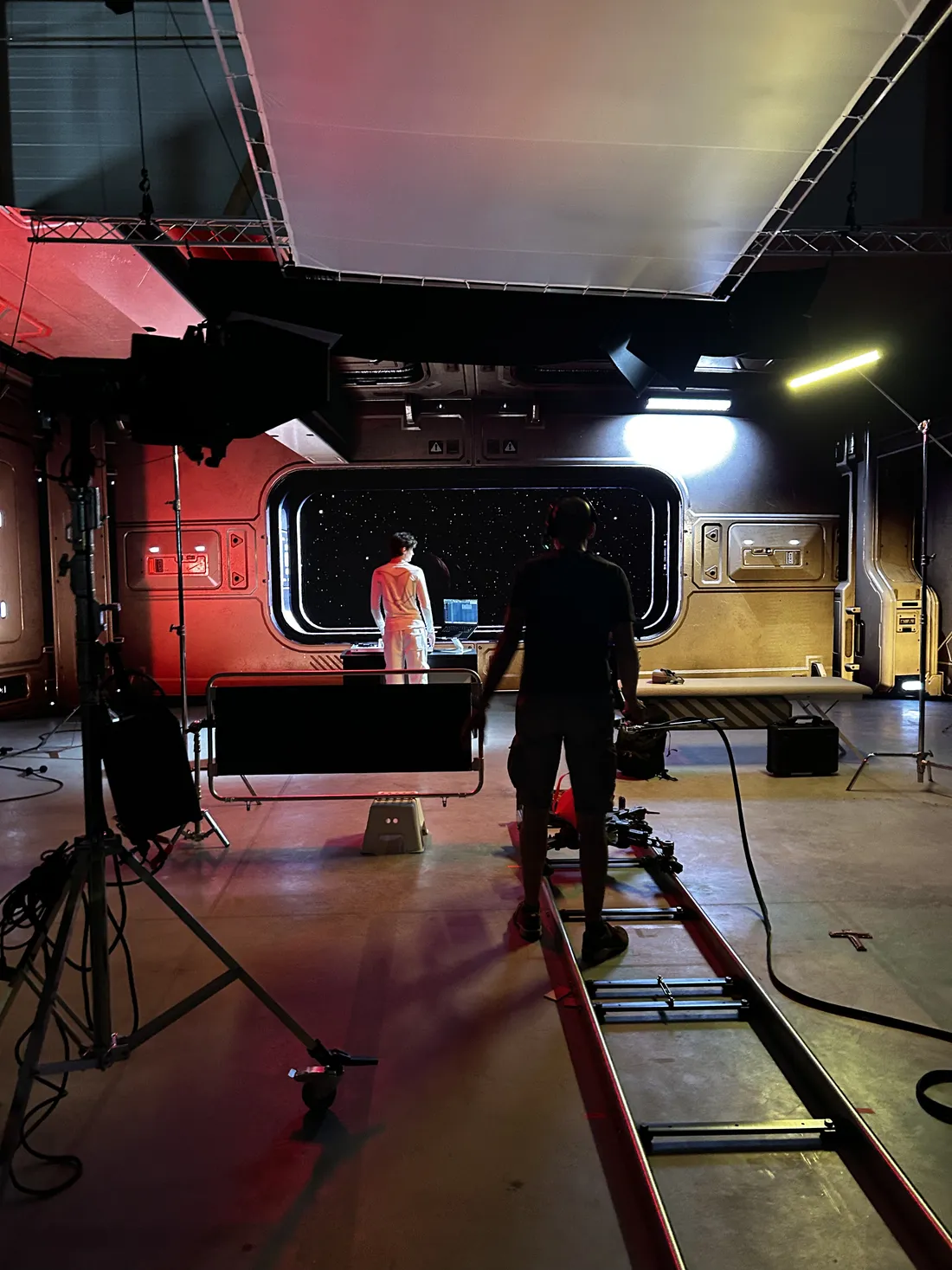 Une équipe en tournage sur le plateau